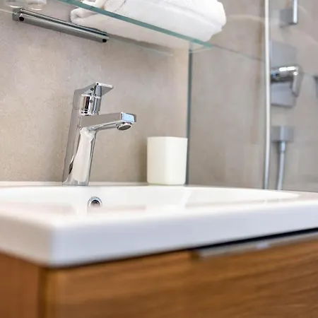 Huber Living Basic 205 Apartman *